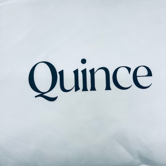 NWOT QUINCE Premium Down Alternative Pillow Soft Standard 4365 - Picture 8 of 11